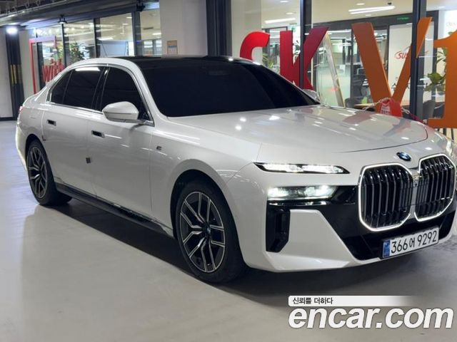 BMW 7 Series G70 740d xDrive M Sport - фото 0