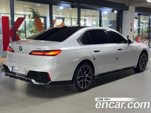 BMW 7 Series G70 740d xDrive M Sport - фото 1