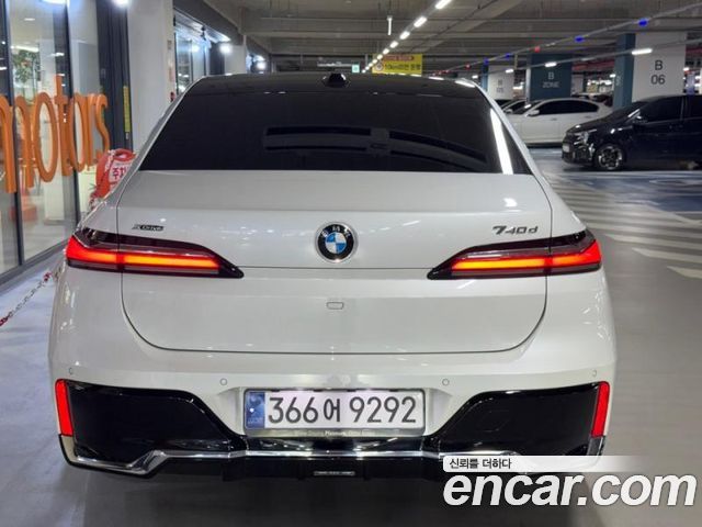 BMW 7 Series G70 740d xDrive M Sport - фото 3