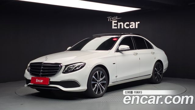 Mercedes-Benz E-Class W213 E300e Exclusive - фото 0