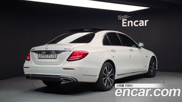 Mercedes-Benz E-Class W213 E300e Exclusive - фото 1