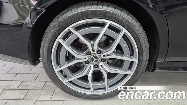 Mercedes-Benz E-Class W213 E220d 4MATIC AMG Line - фото 4