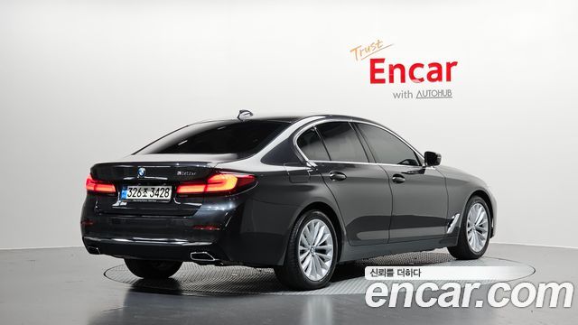 BMW 5 Series G30 530e Luxury - фото 0