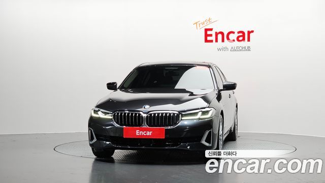BMW 5 Series G30 530e Luxury - фото 1
