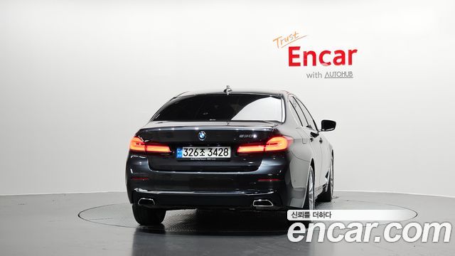 BMW 5 Series G30 530e Luxury - фото 2