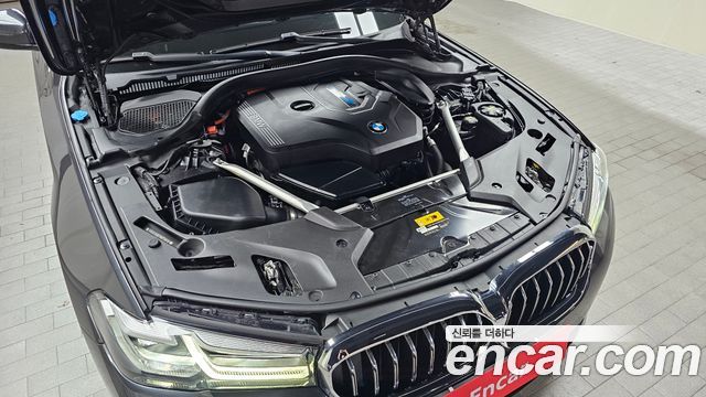BMW 5 Series G30 530e Luxury - фото 4