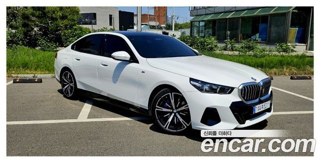 BMW 5 Series G60 530i xDrive M Sport - фото 0