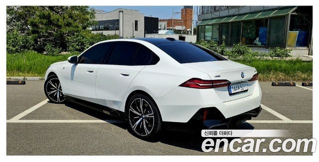 BMW 5 Series G60 530i xDrive M Sport - фото 1