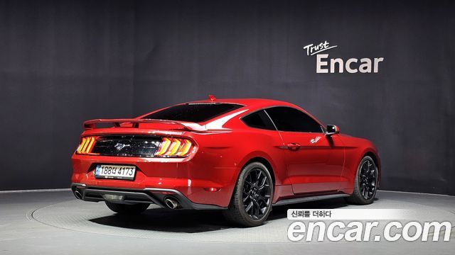 Ford Mustang Coupe - фото 1
