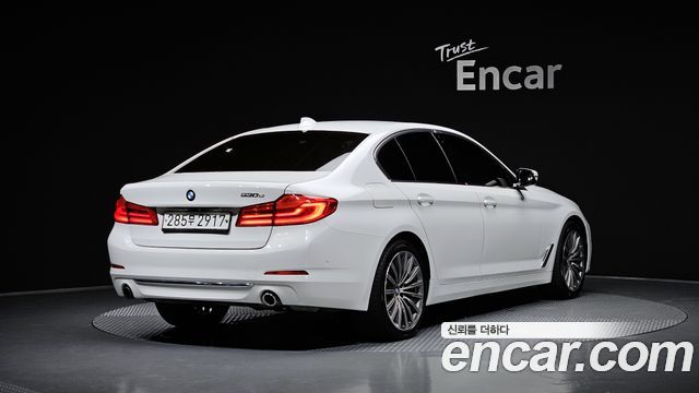 BMW 5 Series G30 530e Luxury - фото 0