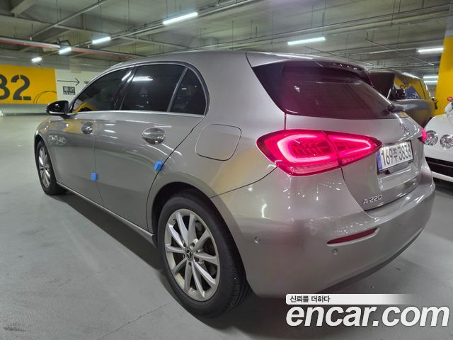 Mercedes-Benz A-Class W177 A220 Hatchback - фото 3