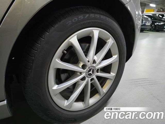 Mercedes-Benz A-Class W177 A220 Hatchback - фото 4