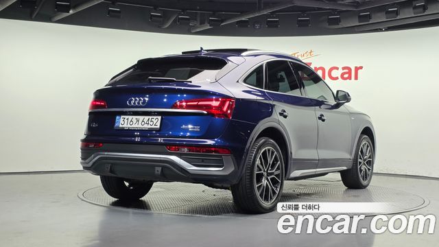 Audi Q5 FY 45 TFSI Quattro Sportback Premium - фото 1