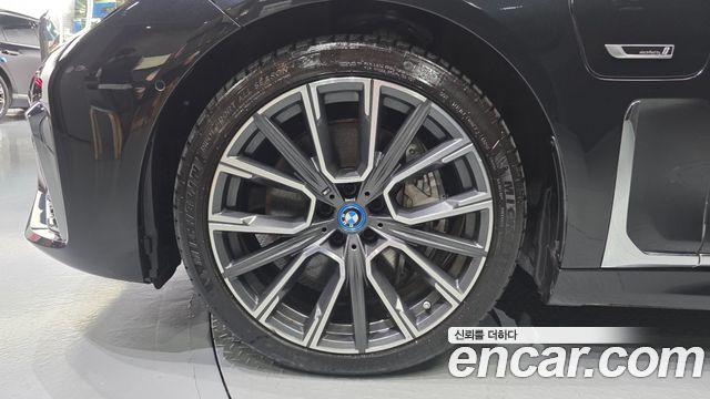 BMW 7 Series G11 745Le iPerformance M Sport - фото 4