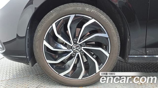 Volkswagen Golf 8-го поколения 2.0 TDI Prestige - фото 4