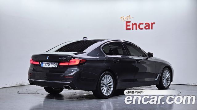 BMW 5 Series G30 530e Luxury - фото 1