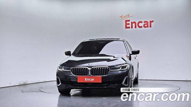 BMW 5 Series G30 530e Luxury - фото 2