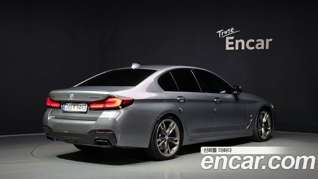 BMW 5 Series G30 M550i xDrive - фото 1