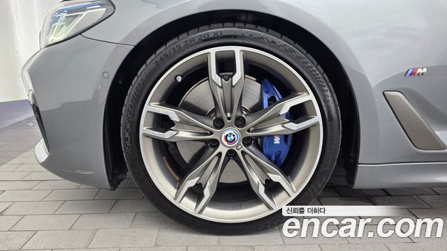 BMW 5 Series G30 M550i xDrive - фото 4