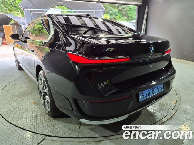BMW i7 G70 xDrive 60 Design Pure Excellence - фото 3