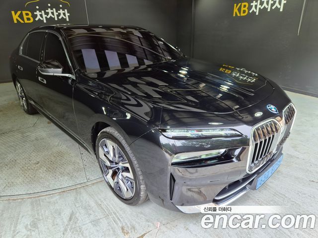 BMW i7 G70 xDrive 60 Design Pure Excellence - фото 4