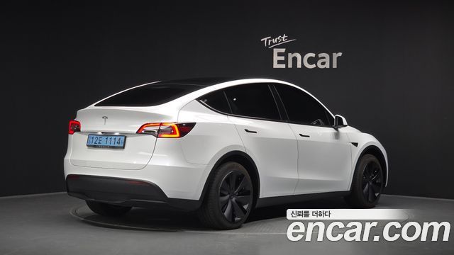 Tesla Model Y RWD - фото 1
