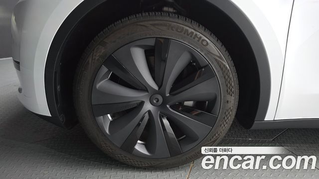 Tesla Model Y RWD - фото 4