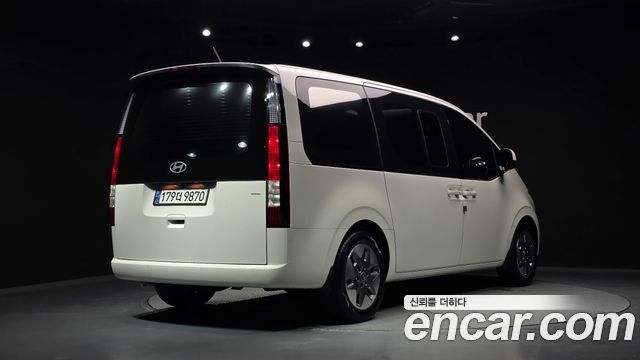 Hyundai Staria 4WD Tourer 9-Seater Modern - фото 1