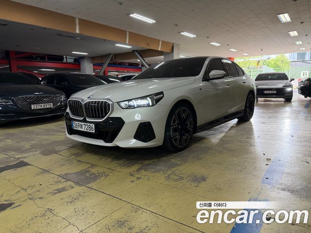 BMW 5 Series G60 530e M Sport - фото 0