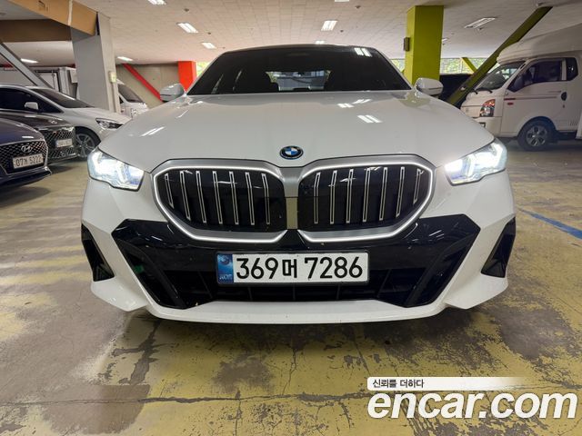 BMW 5 Series G60 530e M Sport - фото 1