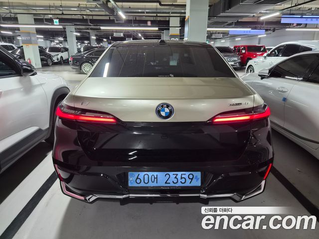 BMW i7 G70 eDrive 50 M Sport - фото 3