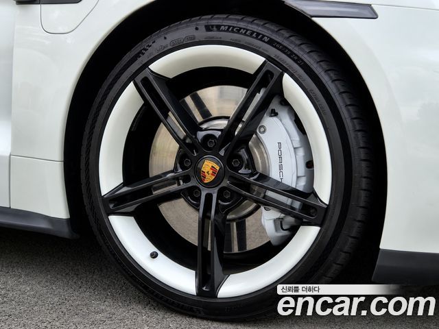 Porsche Taycan GTS - фото 4