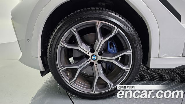 BMW X6 G06 xDrive40i M Sport - фото 3