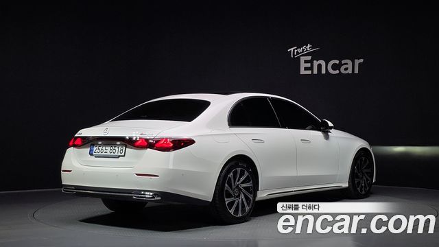 Mercedes-Benz E-Class W214 E300 4MATIC Exclusive - фото 1