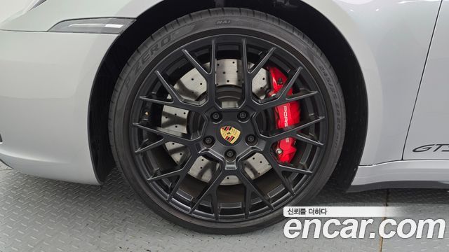 Porsche 911 Carrera 4 GTS - фото 4