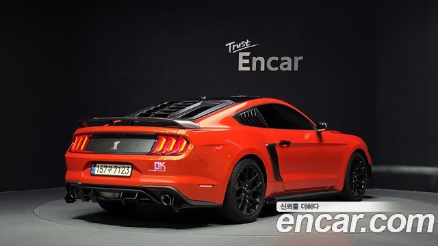 Ford Mustang Coupe - фото 1