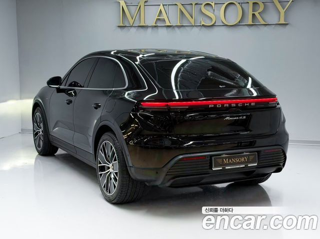 Porsche Macan EV 4S - фото 1