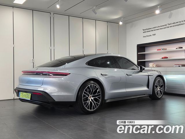 Porsche Taycan Base - фото 1