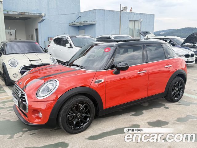 Mini Cooper 5Door HIGH 3rd - фото 2