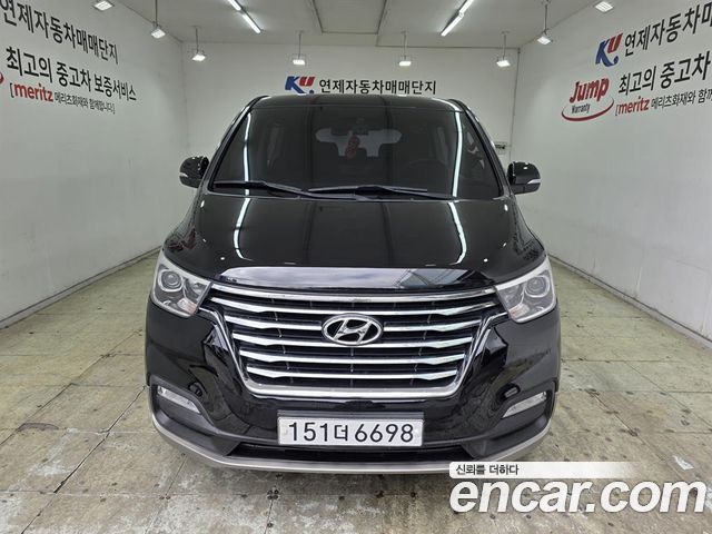 Hyundai Starex New Urban 9-Seater Exclusive - фото 1