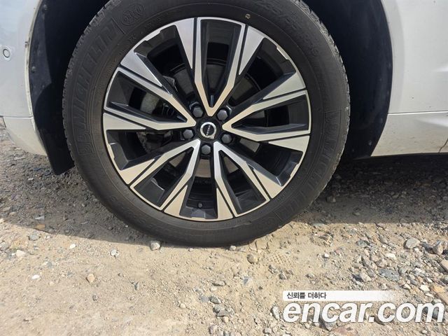 Volvo XC60 2-го поколения B5 Ultimate Bright - фото 4