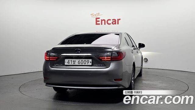 Lexus ES 300h Executive XV60 - фото 3