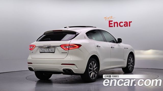 Maserati Levante 3.0 Diesel AWD GranLusso - фото 1