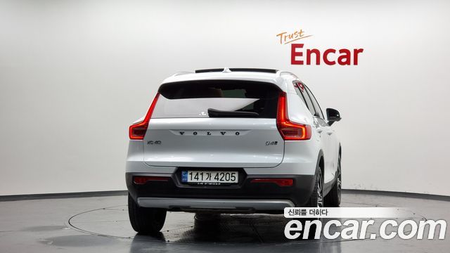 Volvo XC40 B4 Inscription - фото 3