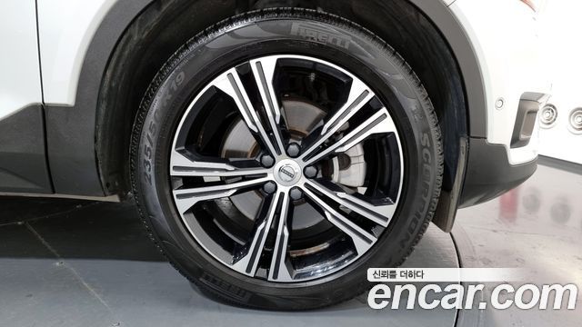 Volvo XC40 B4 Inscription - фото 4