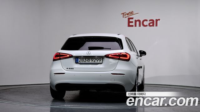 Mercedes-Benz A-Class W177 A220 Hatchback - фото 3