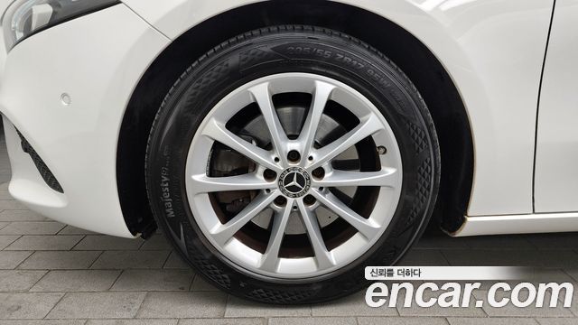 Mercedes-Benz A-Class W177 A220 Hatchback - фото 4