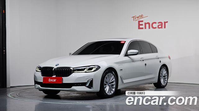 BMW 5 Series G30 530e Luxury - фото 0