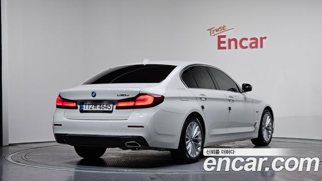 BMW 5 Series G30 530e Luxury - фото 1