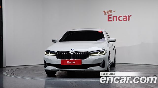 BMW 5 Series G30 530e Luxury - фото 2